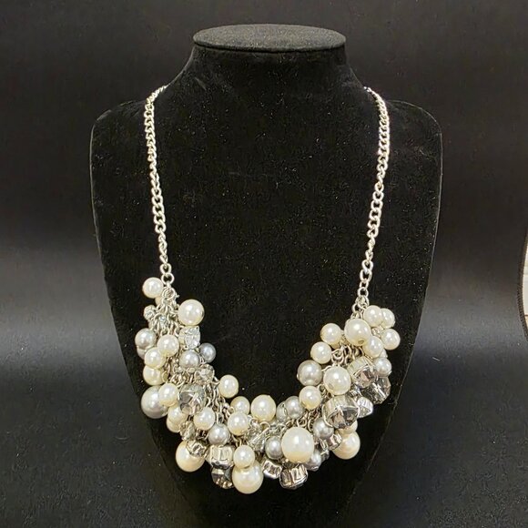 Chunky Faux Pearl Cluster Necklace Silver Tone Vintage - Picture 1 of 8